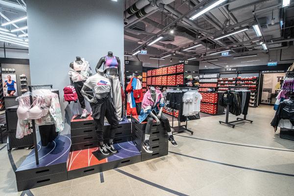 【東涌好去處】全港最大2層高Nike Factory Outlet登場 波鞋/服飾超低價發售