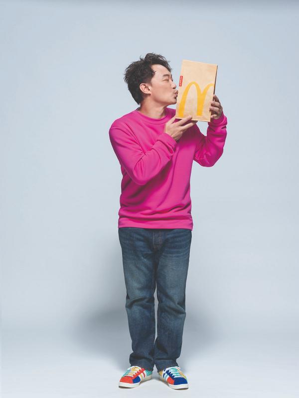 陳奕迅與木村拓哉造型襯到絕為麥當勞拍廣告！歌神鬼馬跳舞比拼男神型爆食漢堡