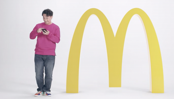 陳奕迅與木村拓哉造型襯到絕為麥當勞拍廣告！歌神鬼馬跳舞比拼男神型爆食漢堡