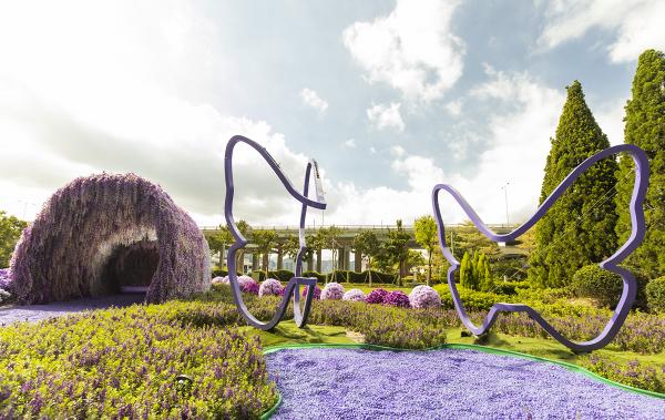 【北角好去處】全港首個3000呎紫色花海登陸北角匯海濱花園！20米長紫藤花隧道