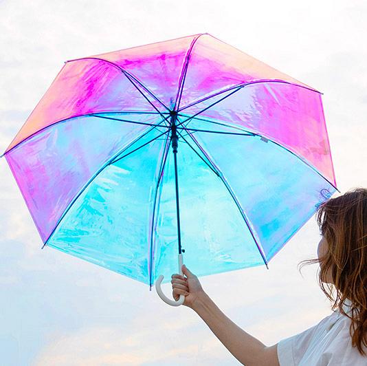日本Wpc.推出超夢幻「極光雨傘」！光線折射出多顏色極光 透視彩色影子