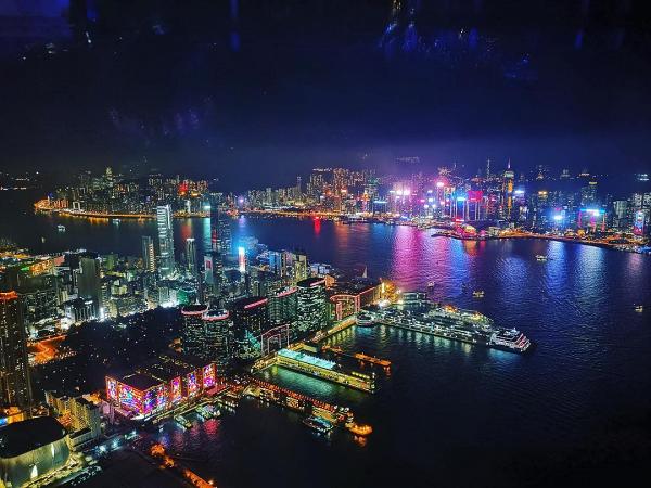 【西九龍好去處】Sky100天際100香港觀景台限時55折優惠！360度維港夜景燈飾+飲啤酒$99起