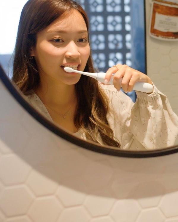ZenyumSonic™ 聲波震動牙刷vs傳統手動牙刷！