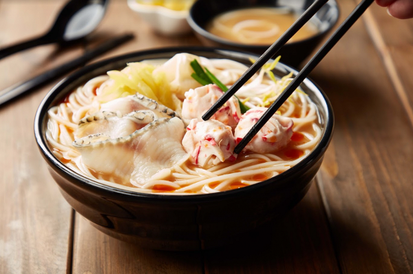 譚仔三哥米線推出全新龍蝦丸魚片酸菜煳麻湯三餸米線 追加小食大熱口水雞翼連飲品$10起