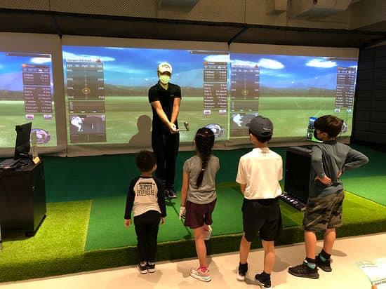 【將軍澳好去處】全港最大室內高爾夫球中心開幕！主打家庭運動及日式餐廳 4歲以上可參加運動班