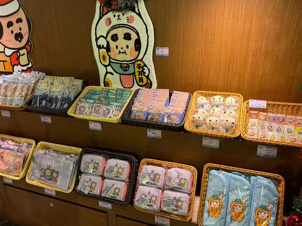 【聖誕好去處2021】Sanrio聯乘6大插畫師推藝術玩具展覽！Hello Kitty畫廊/肥仔快餐店/怪獸花店