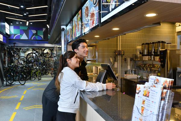 【將軍澳好去處】全港首個「單車駅」登陸景林商場！一站式單車配套+淋浴間/單車主題cafe