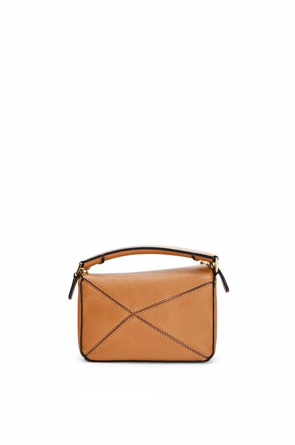 Loewe Mini Puzzle Bag in classic calfskin 約$16,349