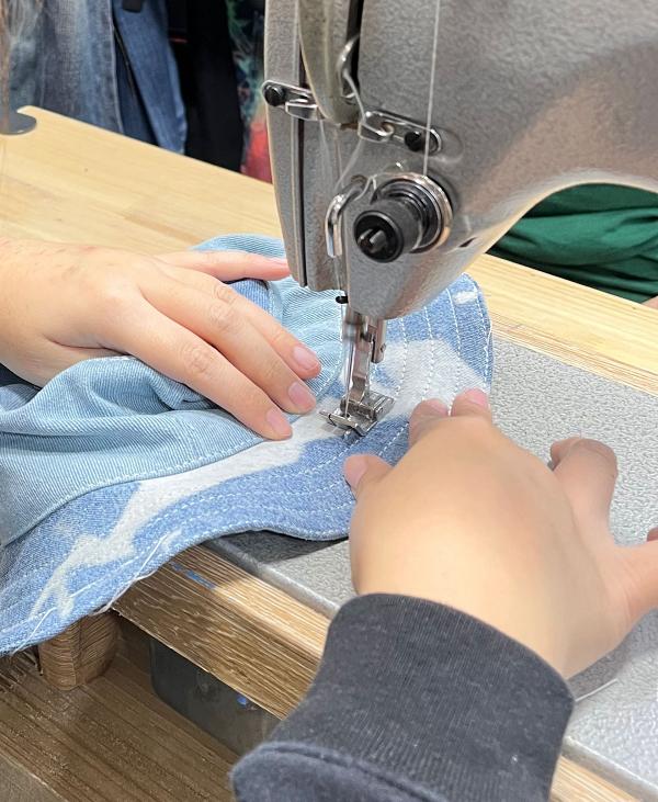 專訪90後少女創業開設牛仔布改造工作坊 利用舊衣物循環再造 手作迷必試