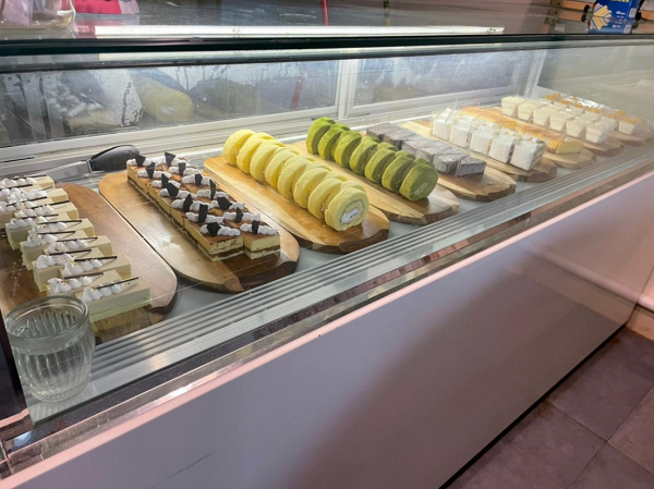 銅鑼灣文青Café推出$1甜品放題優惠！無限時任食10款蛋糕+甜品！