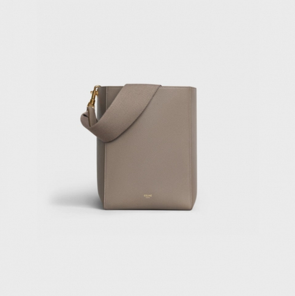SANGLE SMALL BUCKET BAG IN SOFT GRAINED CALFSKIN 3月舊價參考$15,500 現售$16,500