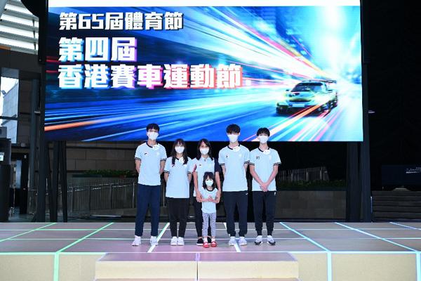 「長跑天后」姚潔貞與一眾「體育小伙伴」感受賽車魅力。