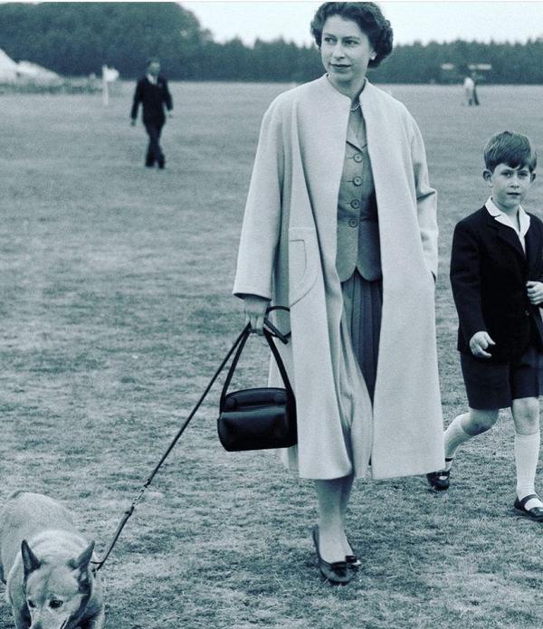 英女王伊利沙伯二世早在1968年起就用Launer London手袋。