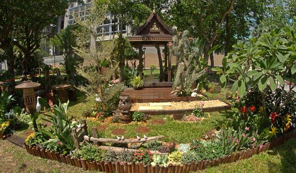 峇里島天空之門 童話風木屋庭院 花悅滿城18區主題花圃逐個捉