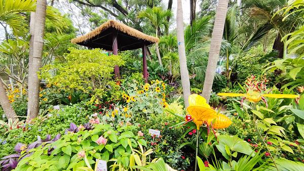 峇里島天空之門 童話風木屋庭院 花悅滿城18區主題花圃逐個捉