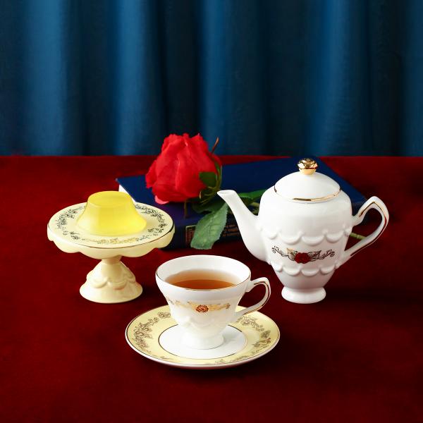 貝兒系列茶杯碟組合 Belle Cup & Saucer $300、貝兒系列茶壺 Belle Teapot $400、貝兒系列蛋糕架 Belle Stand $180 ©Disney