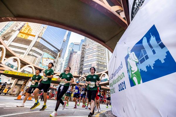 渣打香港馬拉松2023｜渣打馬拉松2月12日舉行 共3.7萬個名額！賽事懶人包一覽(全馬/半馬/10公里路線、比賽時間、起步地點)