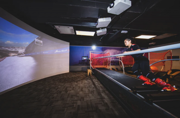 室內好去處｜$980新手試玩！黃竹坑室內VR滑雪訓練場 全景螢幕模擬韓國平昌/瑞士溫根滑雪賽道