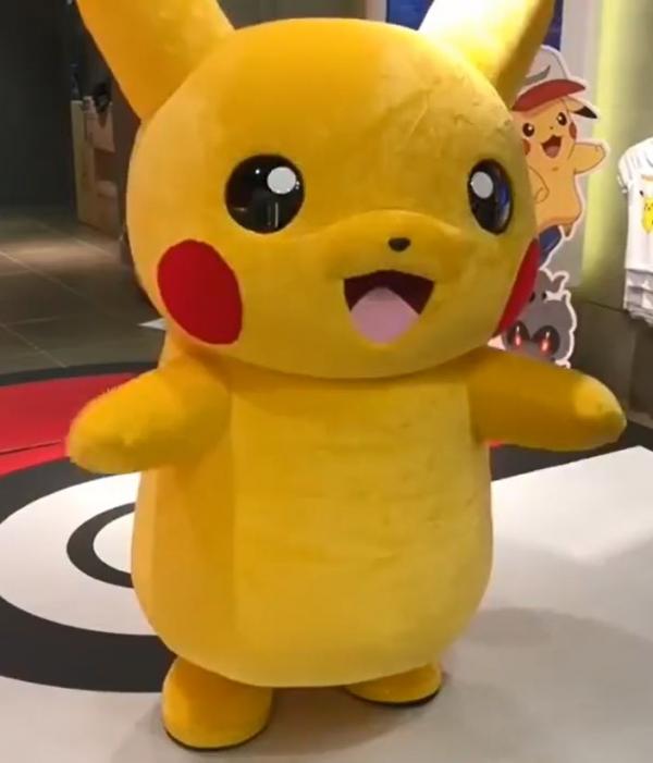 比卡超突襲尖沙咀見面合照！2米高巨型比卡超登陸Pokémon Hub