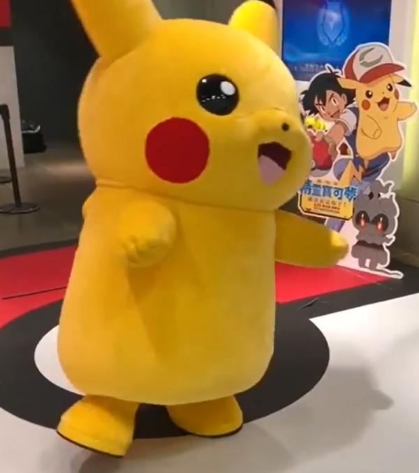 比卡超突襲尖沙咀見面合照！2米高巨型比卡超登陸Pokémon Hub