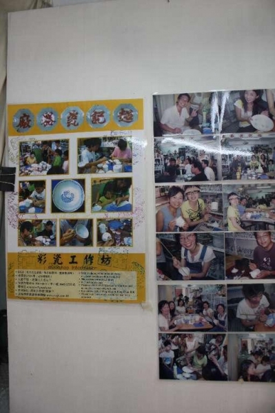 店內貼有學員上堂的照片。