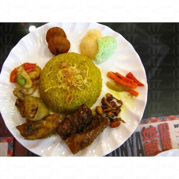 印尼黃薑飯是假日限定的菜色。