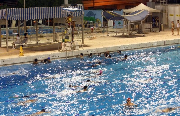維多利亞公園設有游泳池，除受該區居民歡迎外，有時亦會成為各中學水運會的熱門場地。