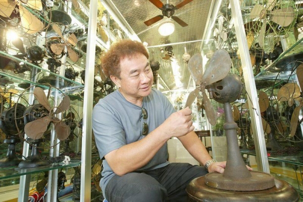 鍾先生花了十多年收集多達 200 多件收藏品。