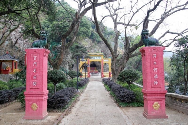 青山寺一直維持著良好的修葺，讓寺內的文物能夠更好的保存下來。