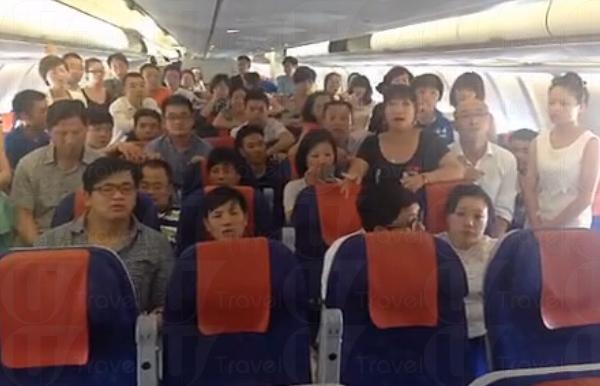 上周香港航空被70名旅客佔領客機。 (互聯網圖片)
