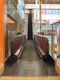 搭扶手梯要小心　香港這幾條超長電梯，用時就不好玩電話了（圖：電梯資料網）