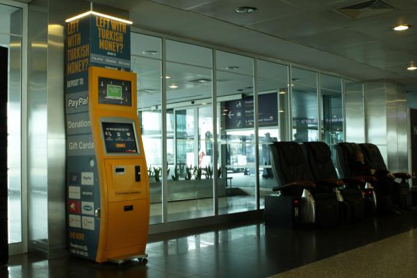 助你善用外幣零錢！香港機場將設「外幣收集機」