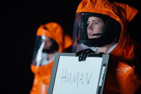 艾美阿當絲夥拍「鷹眼」謝洛美維納　2017科幻第一擊《天煞異降》