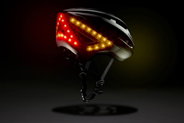 夜間踩單車更安全！港設計智能頭盔贏英國設計獎