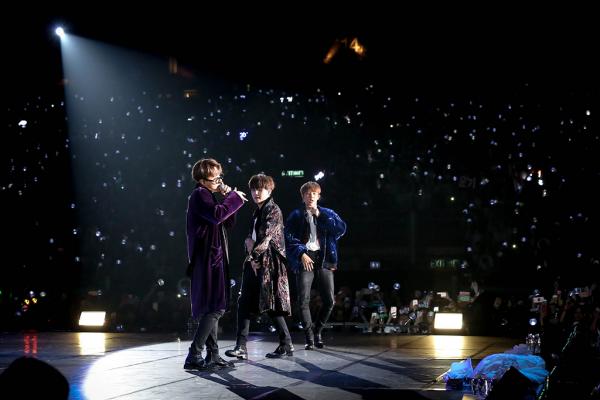 韓國男團BTS亞博熱唱兩小時　首場完整歌單即時重溫