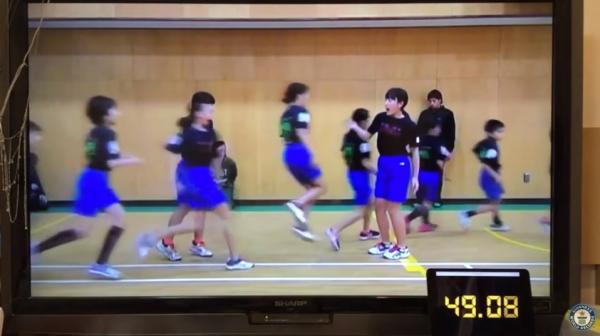 小學生合力跳繩打破健力士紀錄！一分鐘無間斷 示範超強團隊合作 