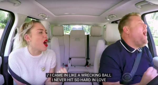 Miley Cyrus上「Carpool Karaoke」！大唱代表作兼曬招牌長脷