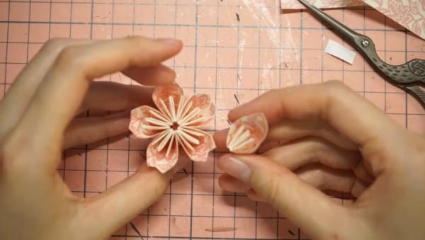 簡易摺紙教學！親手摺出浪漫粉色櫻花