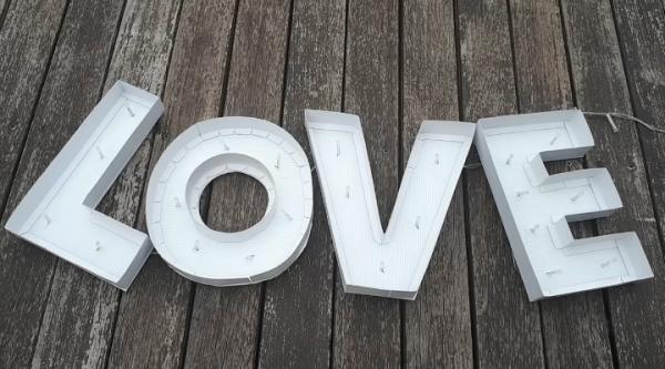 簡單材料DIY浪漫字母燈 自己都整到夢幻家居裝飾！
