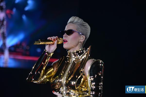 Katy Perry首次香港開騷 黃金甲造型氣勢登場