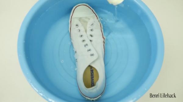實用10招白鞋跣水/防污/清潔技巧　落雨整污糟都唔怕！