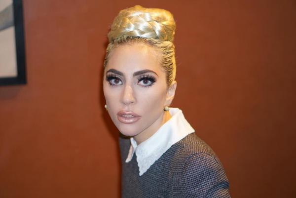 《星夢情深》Lady Gaga首度擔正　卸下華麗妝容大獲好評