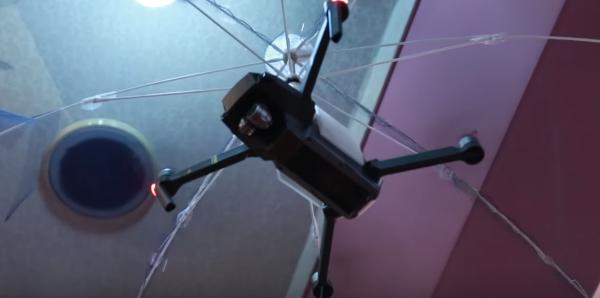 日公司研發免手持無人機雨傘 網民：現實版血滴子！