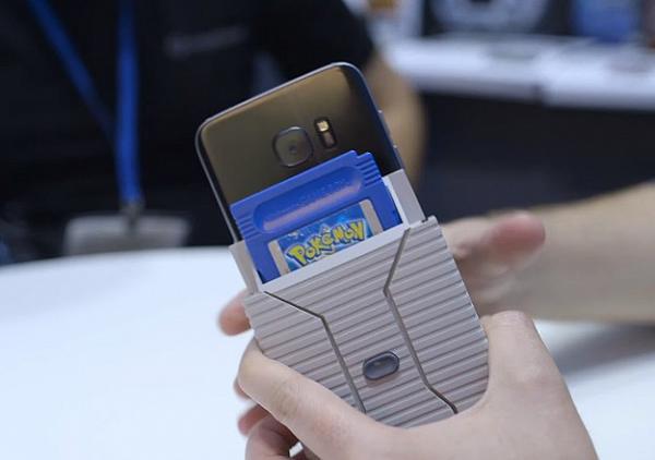 手機殼變身Gameboy 插遊戲卡帶玩Mario/Pokémon都得！