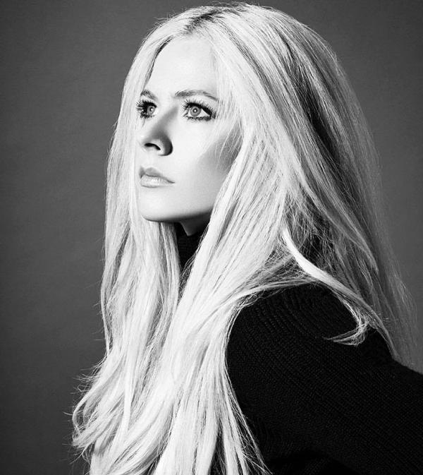 Avril Lavigne戰勝萊姆病攜新歌《Head Above Water》回歸 寫信感激歌迷陪伴