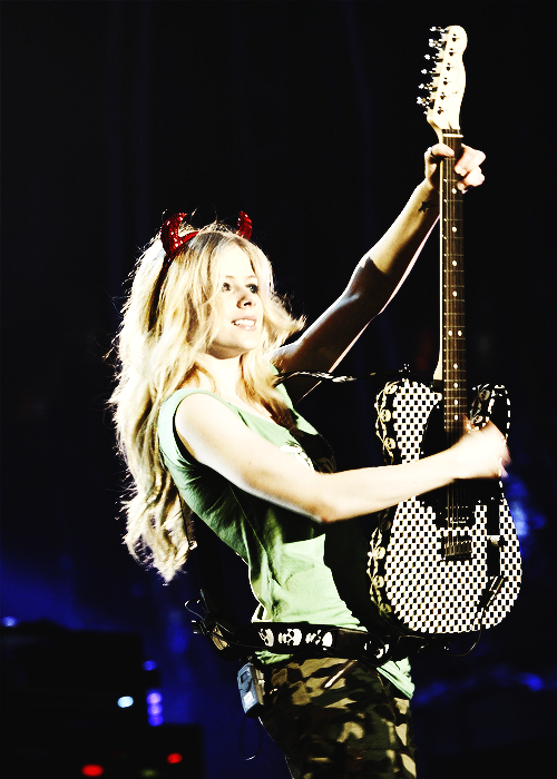 暌違五年Avril Lavigne重返樂壇 回顧出道以來8首經典歌曲