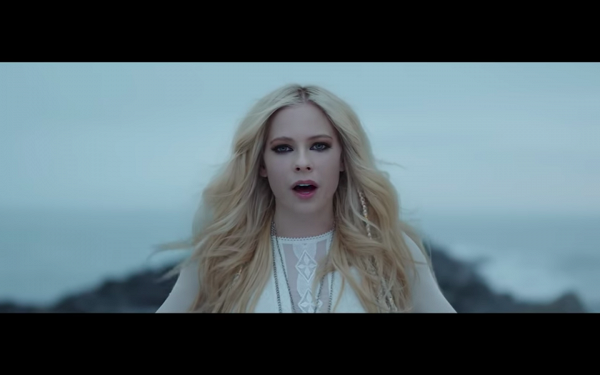 浴火重生後最好的生日禮物！Avril Lavigne趁生日釋出新歌MV