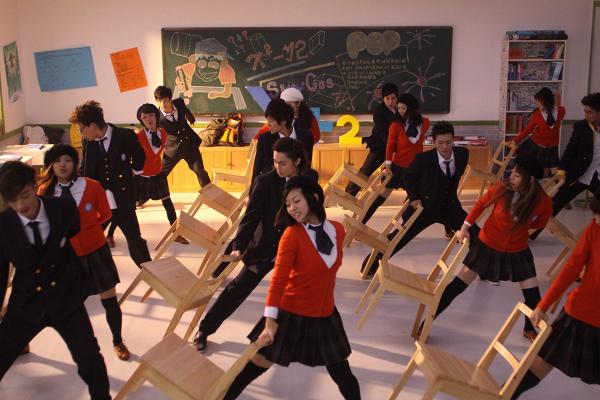 【歌舞青春】中國曾翻拍迪士尼《歌舞青春》 有正版授權仍難掩老土味