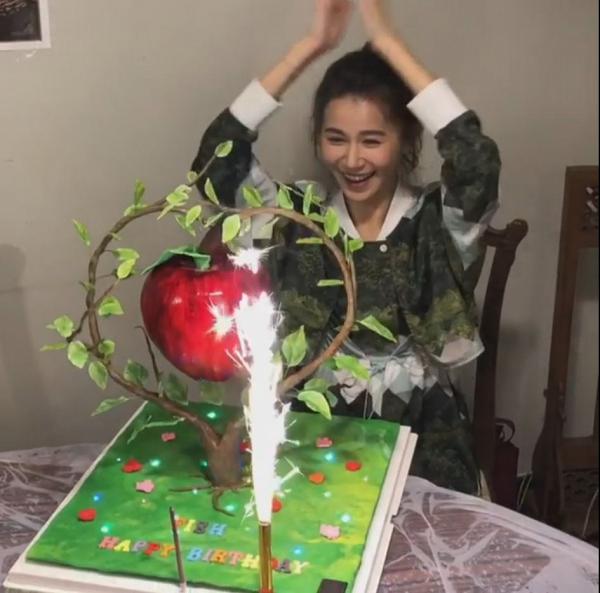 黃翠如生日蕭正楠準備神秘驚喜　巨型蘋果樹蛋糕隱藏浪漫含意