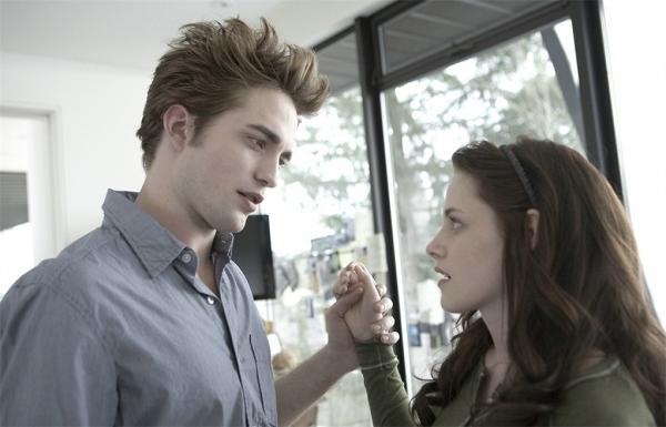【吸血新世紀】10年後三大主角近況　Bella及Edward女兒長大擔正《胡桃夾子》